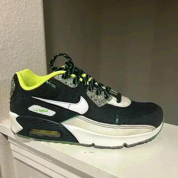 Big Kids' Nike DH1989-001 Air Max 90 Exeter Edition Size 6Y - Picture 2 of 10